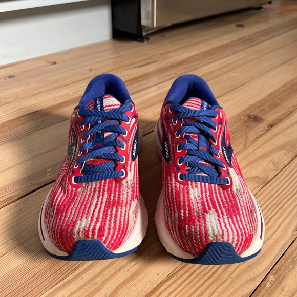 Brooks Adrenaline GTS 23 Womens 7.5 Red White Blue Striped Running Shoes USA - Picture 2 of 9